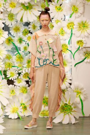 5/38 | TSUMORI CHISATO Spring 2026 | Photo Credit: JFWO Japan Fashion Week Organization TSUMORI CHISATO Spring 2026 | Photo Credit: JFWO Japan Fashion Week Organization