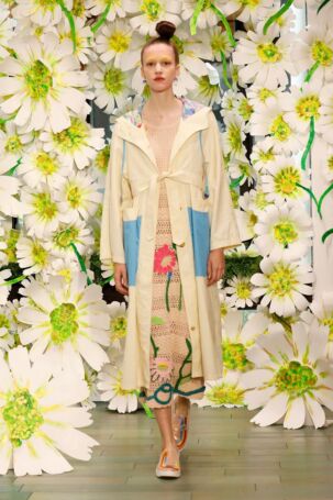 6/38 | TSUMORI CHISATO Spring 2026 | Photo Credit: JFWO Japan Fashion Week Organization TSUMORI CHISATO Spring 2026 | Photo Credit: JFWO Japan Fashion Week Organization