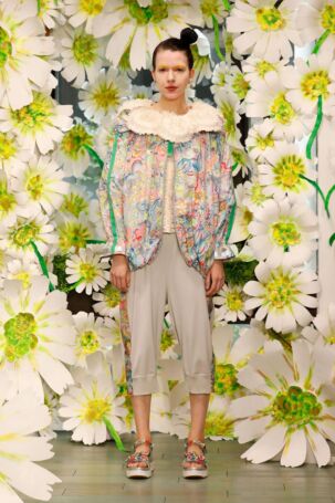7/38 | TSUMORI CHISATO Spring 2026 | Photo Credit: JFWO Japan Fashion Week Organization TSUMORI CHISATO Spring 2026 | Photo Credit: JFWO Japan Fashion Week Organization
