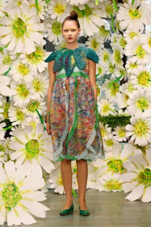 8/38 | TSUMORI CHISATO Spring 2026 | Photo Credit: JFWO Japan Fashion Week Organization TSUMORI CHISATO Spring 2026 | Photo Credit: JFWO Japan Fashion Week Organization