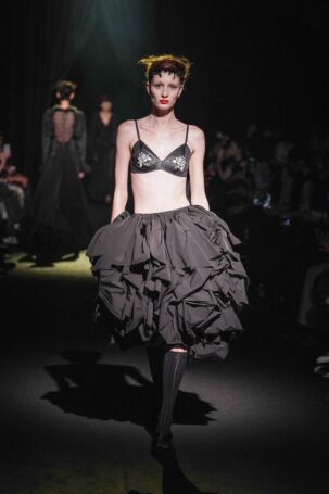 2/41 | VIVIANO Spring 2026 | Photo Credit: JFWO Japan Fashion Week Organization VIVIANO Spring 2026 | Photo Credit: JFWO Japan Fashion Week Organization
