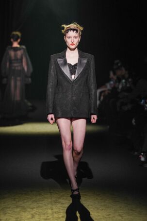 4/41 | VIVIANO Spring 2026 | Photo Credit: JFWO Japan Fashion Week Organization VIVIANO Spring 2026 | Photo Credit: JFWO Japan Fashion Week Organization
