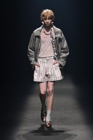 2/38 | WISHARAWISH Spring 2026 | Photo Credit: JFWO Japan Fashion Week Organization WISHARAWISH Spring 2026 | Photo Credit: JFWO Japan Fashion Week Organization