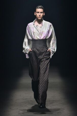 6/38 | WISHARAWISH Spring 2026 | Photo Credit: JFWO Japan Fashion Week Organization WISHARAWISH Spring 2026 | Photo Credit: JFWO Japan Fashion Week Organization
