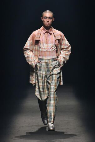 7/38 | WISHARAWISH Spring 2026 | Photo Credit: JFWO Japan Fashion Week Organization WISHARAWISH Spring 2026 | Photo Credit: JFWO Japan Fashion Week Organization