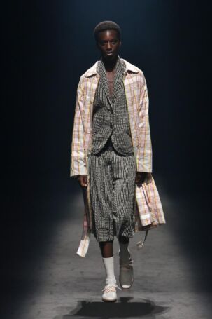 9/38 | WISHARAWISH Spring 2026 | Photo Credit: JFWO Japan Fashion Week Organization WISHARAWISH Spring 2026 | Photo Credit: JFWO Japan Fashion Week Organization