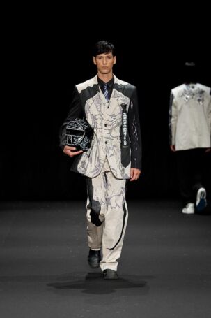 4/16 | WooLeeX (Global Fashion Collective) Spring 2026 | Photo Credit: JFWO Japan Fashion Week Organization WooLeeX (Global Fashion Collective) Spring 2026 | Photo Credit: JFWO Japan Fashion Week Organization