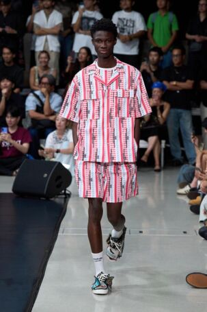 1/35 | yoshiokubo Spring 2026 | Photo Credit: JFWO Japan Fashion Week Organization yoshiokubo Spring 2026 | Photo Credit: JFWO Japan Fashion Week Organization