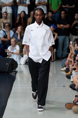 4/35 | yoshiokubo Spring 2026 | Photo Credit: JFWO Japan Fashion Week Organization yoshiokubo Spring 2026 | Photo Credit: JFWO Japan Fashion Week Organization