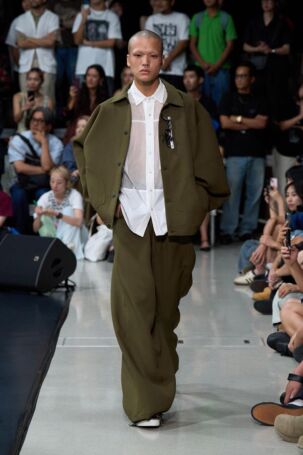 5/35 | yoshiokubo Spring 2026 | Photo Credit: JFWO Japan Fashion Week Organization yoshiokubo Spring 2026 | Photo Credit: JFWO Japan Fashion Week Organization