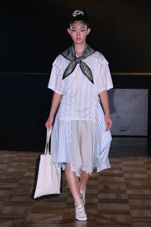 1/44 | YUEQI QI Spring 2026 | Photo Credit: JFWO Japan Fashion Week Organization YUEQI QI Spring 2026 | Photo Credit: JFWO Japan Fashion Week Organization