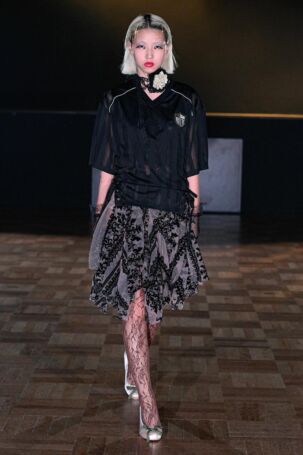 11/44 | YUEQI QI Spring 2026 | Photo Credit: JFWO Japan Fashion Week Organization YUEQI QI Spring 2026 | Photo Credit: JFWO Japan Fashion Week Organization