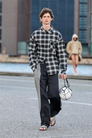 1/32 | Alis Spring 2026 | Photo: James Cochrane | Courtesy of Copenhagen Fashion Week Alis Spring 2026 | Photo: James Cochrane | Courtesy of Copenhagen Fashion Week