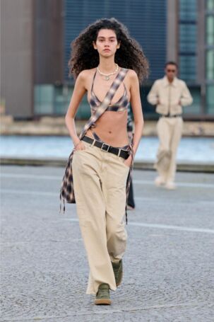 4/32 | Alis Spring 2026 | Photo: James Cochrane | Courtesy of Copenhagen Fashion Week Alis Spring 2026 | Photo: James Cochrane | Courtesy of Copenhagen Fashion Week