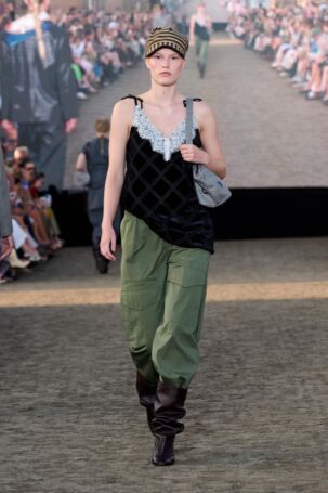 4/44 | Baum und Pferdgarten Spring 2026 | Photo: James Cochrane | Courtesy of Copenhagen Fashion Week Baum und Pferdgarten Spring 2026 | Photo: James Cochrane | Courtesy of Copenhagen Fashion Week