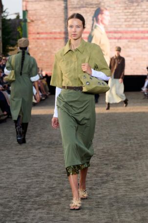 7/44 | Baum und Pferdgarten Spring 2026 | Photo: James Cochrane | Courtesy of Copenhagen Fashion Week Baum und Pferdgarten Spring 2026 | Photo: James Cochrane | Courtesy of Copenhagen Fashion Week