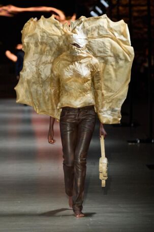 1/32 | Deadwood Spring 2026 | Photo: James Cochrane | Courtesy of Copenhagen Fashion Week Deadwood Spring 2026 | Photo: James Cochrane | Courtesy of Copenhagen Fashion Week