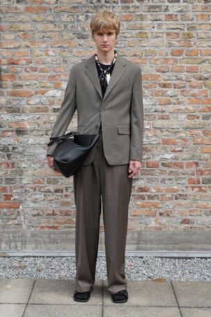 2/12 | Filippa K Spring 2026 | Photo: James Cochrane | Courtesy of Copenhagen Fashion Week Filippa K Spring 2026 | Photo: James Cochrane | Courtesy of Copenhagen Fashion Week
