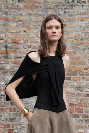 10/32 | Details at Filippa K Spring 2026 | Photo: James Cochrane | Courtesy of Copenhagen Fashion Week Details at Filippa K Spring 2026 | Photo: James Cochrane | Courtesy of Copenhagen Fashion Week