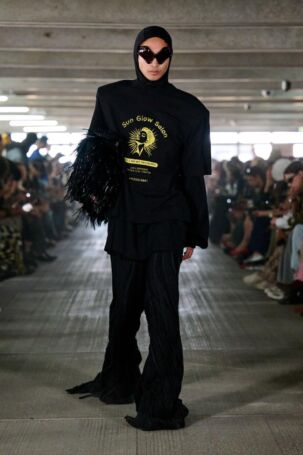 2/25 | Han Kjøbenhavn Spring 2026 | Photo: James Cochrane | Courtesy of Copenhagen Fashion Week Han Kjøbenhavn Spring 2026 | Photo: James Cochrane | Courtesy of Copenhagen Fashion Week