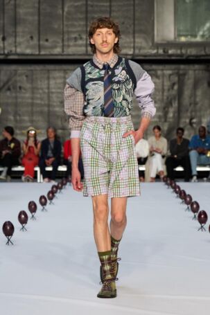 7/56 | Henrik Vibskov Spring 2026 | Photo: James Cochrane | Courtesy of Copenhagen Fashion Week Henrik Vibskov Spring 2026 | Photo: James Cochrane | Courtesy of Copenhagen Fashion Week