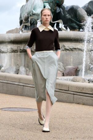 2/30 | MKDT Studio Spring 2026 | Photo: James Cochrane | Courtesy of Copenhagen Fashion Week MKDT Studio Spring 2026 | Photo: James Cochrane | Courtesy of Copenhagen Fashion Week