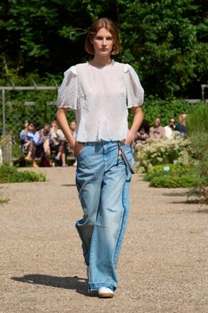 3/54 | Munthe Spring 2026 | Photo: James Cochrane | Courtesy of Copenhagen Fashion Week Munthe Spring 2026 | Photo: James Cochrane | Courtesy of Copenhagen Fashion Week