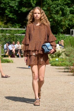7/54 | Munthe Spring 2026 | Photo: James Cochrane | Courtesy of Copenhagen Fashion Week Munthe Spring 2026 | Photo: James Cochrane | Courtesy of Copenhagen Fashion Week