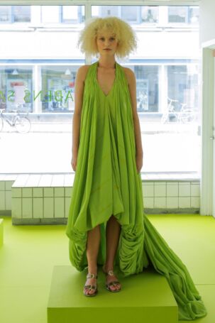 4/8 | Rabens Saloner Spring 2026 | Photo: James Cochrane | Courtesy of Copenhagen Fashion Week Rabens Saloner Spring 2026 | Photo: James Cochrane | Courtesy of Copenhagen Fashion Week