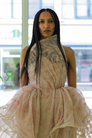 1/11 | Details at Rabens Saloner Spring 2026 | Photo: James Cochrane | Courtesy of Copenhagen Fashion Week Details at Rabens Saloner Spring 2026 | Photo: James Cochrane | Courtesy of Copenhagen Fashion Week