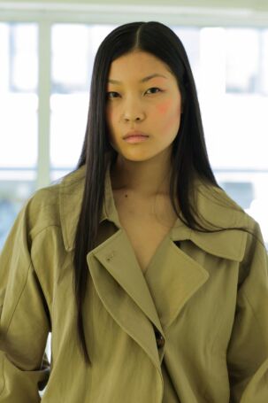 7/11 | Details at Rabens Saloner Spring 2026 | Photo: James Cochrane | Courtesy of Copenhagen Fashion Week Details at Rabens Saloner Spring 2026 | Photo: James Cochrane | Courtesy of Copenhagen Fashion Week