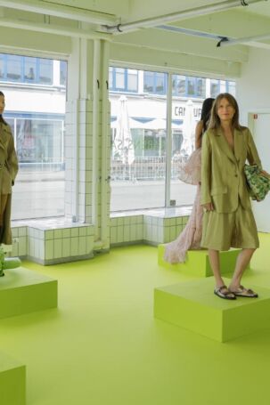 4/32 | Rabens Saloner Presentation Spring 2026 | Photo: James Cochrane | Courtesy of Copenhagen Fashion Week Rabens Saloner Presentation Spring 2026 | Photo: James Cochrane | Courtesy of Copenhagen Fashion Week