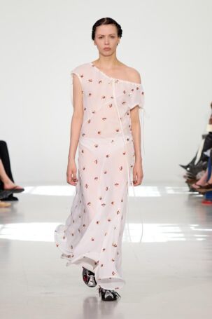 2/33 | Rave Review Spring 2026 | Photo: James Cochrane | Courtesy of Copenhagen Fashion Week Rave Review Spring 2026 | Photo: James Cochrane | Courtesy of Copenhagen Fashion Week
