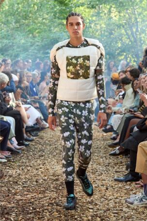 6/32 | Rolf Ekroth Spring 2026 | Photo: James Cochrane | Courtesy of Copenhagen Fashion Week Rolf Ekroth Spring 2026 | Photo: James Cochrane | Courtesy of Copenhagen Fashion Week