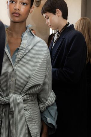 9/31 | Backstage at Skall Studio Spring 2026 | Photo: Bryndis Thorsteinsdottir | Courtesy of Copenhagen Fashion Week Backstage at Skall Studio Spring 2026 | Photo: Bryndis Thorsteinsdottir | Courtesy of Copenhagen Fashion Week
