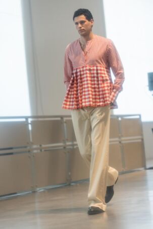 9/20 | Setting at Andrej Gronau Spring 2026 | Photo: Ines Bahr | Courtesy of Berlin Fashion Week Setting at Andrej Gronau Spring 2026 | Photo: Ines Bahr | Courtesy of Berlin Fashion Week
