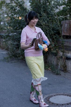 4/27 Susie Lau (@susiebubble) at Andrej Gronau Spring 2026, Berlin Fashion Week | Photo: Ines Bahr | Courtesy of Berlin Fashion Week Susie Lau (@susiebubble) at Andrej Gronau Spring 2026, Berlin Fashion Week | Photo: Ines Bahr | Courtesy of Berlin Fashion Week