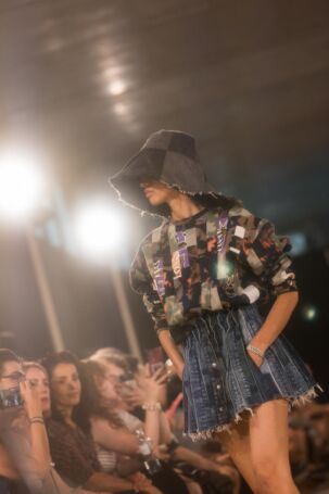 10/15 | Setting at BUZIGAHILL Spring 2026 | Photo: Ines Bahr | Courtesy of Berlin Fashion Week Setting at BUZIGAHILL Spring 2026 | Photo: Ines Bahr | Courtesy of Berlin Fashion Week