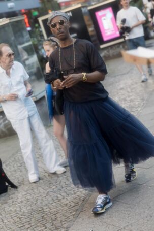 1/10 Anton Cobb (@anton_cobb) at BUZIGAHILL Spring 2026, Berlin Fashion Week | Photo: Ines Bahr | Courtesy of Berlin Fashion Week Anton Cobb (@anton_cobb) at BUZIGAHILL Spring 2026, Berlin Fashion Week | Photo: Ines Bahr | Courtesy of Berlin Fashion Week