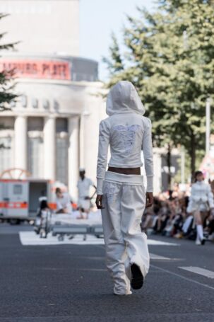 2/14 | Setting at Clara Colette Miramon Spring 2026 | Photo: Ines Bahr | Courtesy of Berlin Fashion Week Setting at Clara Colette Miramon Spring 2026 | Photo: Ines Bahr | Courtesy of Berlin Fashion Week
