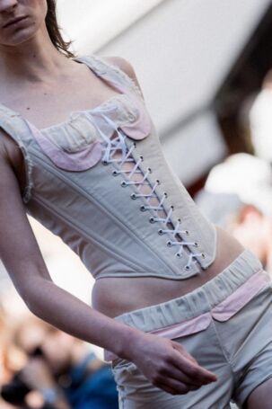 3/14 | Setting at Clara Colette Miramon Spring 2026 | Photo: Ines Bahr | Courtesy of Berlin Fashion Week Setting at Clara Colette Miramon Spring 2026 | Photo: Ines Bahr | Courtesy of Berlin Fashion Week