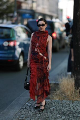 1/20 Emma Nova (@emma.nova) at Laura Gerte Spring 2026, Berlin Fashion Week | Photo: Jeremy Moeller | Courtesy of Berlin Fashion Week Emma Nova (@emma.nova) at Laura Gerte Spring 2026, Berlin Fashion Week | Photo: Jeremy Moeller | Courtesy of Berlin Fashion Week