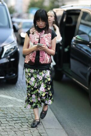 8/20 Susie Lau (@susiebubble) at Laura Gerte Spring 2026, Berlin Fashion Week | Photo: Jeremy Moeller | Courtesy of Berlin Fashion Week Susie Lau (@susiebubble) at Laura Gerte Spring 2026, Berlin Fashion Week | Photo: Jeremy Moeller | Courtesy of Berlin Fashion Week