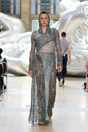 4/34 | LUEDER Spring 2026 | Photo: Finnegan Koichi Godenschweger | Courtesy of Berlin Fashion Week LUEDER Spring 2026 | Photo: Finnegan Koichi Godenschweger | Courtesy of Berlin Fashion Week