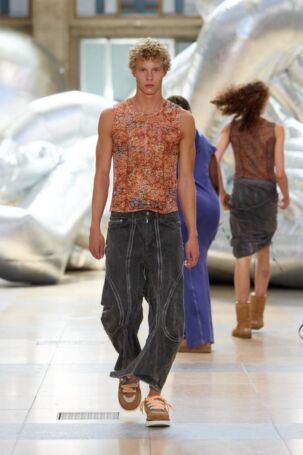 7/34 | LUEDER Spring 2026 | Photo: Finnegan Koichi Godenschweger | Courtesy of Berlin Fashion Week LUEDER Spring 2026 | Photo: Finnegan Koichi Godenschweger | Courtesy of Berlin Fashion Week