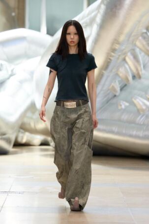 11/34 | LUEDER Spring 2026 | Photo: Finnegan Koichi Godenschweger | Courtesy of Berlin Fashion Week LUEDER Spring 2026 | Photo: Finnegan Koichi Godenschweger | Courtesy of Berlin Fashion Week