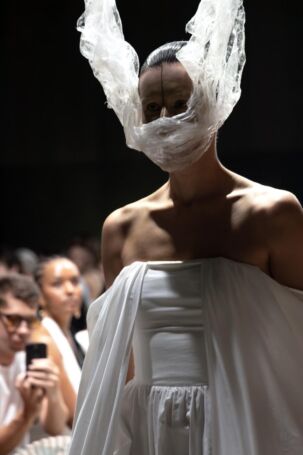 3/16 | Setting at Rebekka Ruetz Spring 2026 | Photo: Mariia Dred | Courtesy of Berlin Fashion Week Setting at Rebekka Ruetz Spring 2026 | Photo: Mariia Dred | Courtesy of Berlin Fashion Week