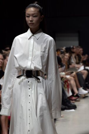 4/16 | Setting at Rebekka Ruetz Spring 2026 | Photo: Mariia Dred | Courtesy of Berlin Fashion Week Setting at Rebekka Ruetz Spring 2026 | Photo: Mariia Dred | Courtesy of Berlin Fashion Week