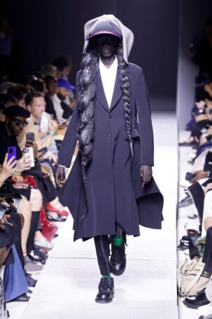 6/37 | COMME des GARÇONS Spring 2026 Menswear | Photo: NOWFASHION.com COMME des GARÇONS Spring 2026 Menswear | Photo: NOWFASHION.com