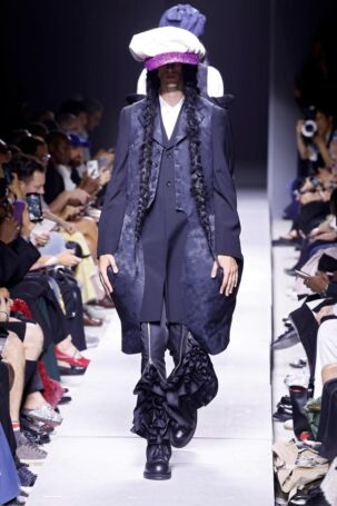 10/37 | COMME des GARÇONS Spring 2026 Menswear | Photo: NOWFASHION.com COMME des GARÇONS Spring 2026 Menswear | Photo: NOWFASHION.com